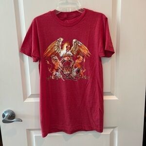 Queen Red Band Tee Size Small
